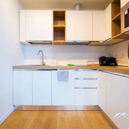 Waterfront Lux| Studio|a/c|parking|gym|wifi By Tilo
